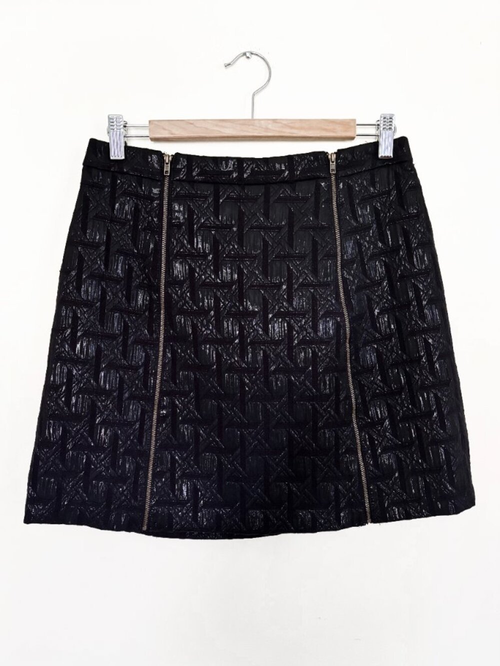 Xhilaration Zippered Front Mini Skirt Black Textured Geometric Fabric Size M - Picture 2 of 8
